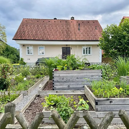 Cozy Country Stefka